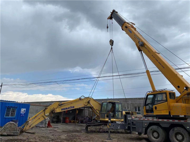 策勒县25吨吊车的工作半径是多少？